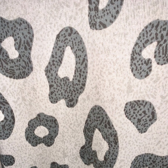 ๐ ๐ค Cream Leopard Print Top - Picture 7 of 10